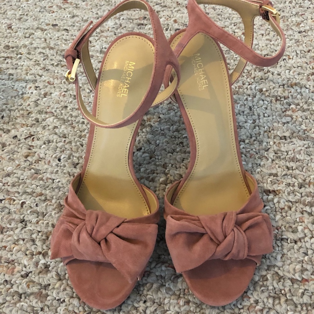 Michael Kors rose suede bow sandals - size 9